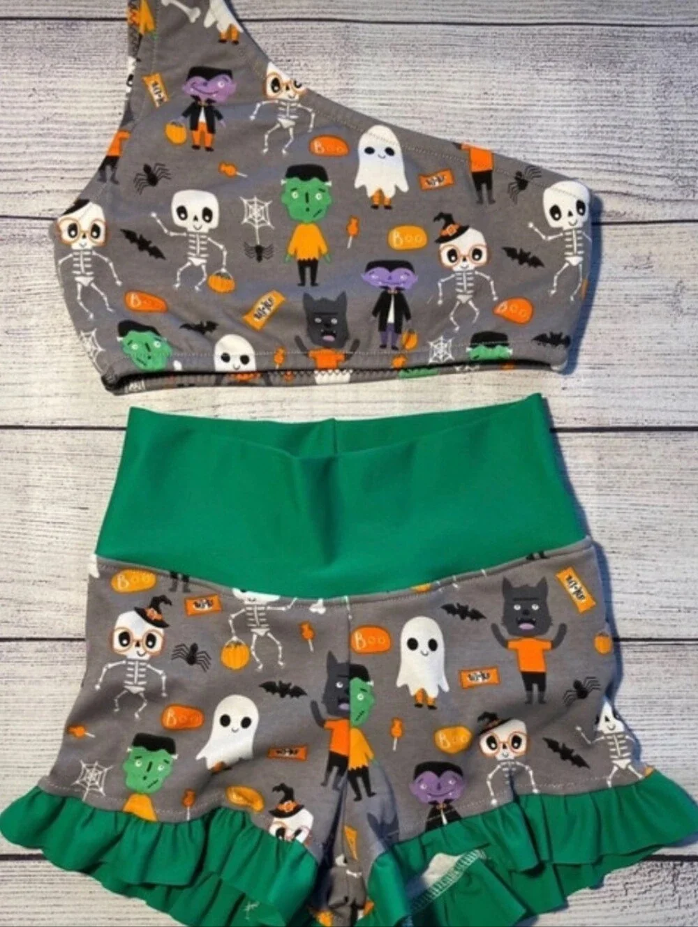 Girl Size Small/7-8 Halloween Print Activewear 2-Piece Set in Gray & Green, NWT